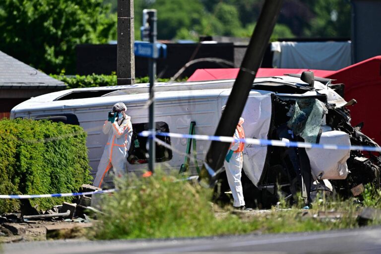 Colisão entre trem e ônibus escolar mata ao menos quatro pessoas na Bélgica colisao-entre-trem-e-onibus-escolar-mata-ao-menos-quatro-pessoas-na-belgica