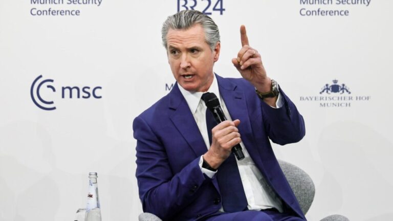 california-quer-taxar-em-100%-fundo-de-trump-para-indenizar-perseguidos-politicos