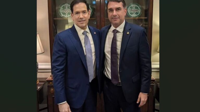Flávio Bolsonaro retorna à Casa Branca e se reúne com J.D. Vance e Marco Rubio flavio-bolsonaro-retorna-a-casa-branca-e-se-reune-com-jd.-vance-e-marco-rubio