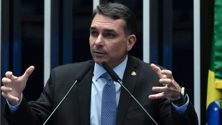 casa-branca-tem-um-candidato,-diz-jurista-sobre-flavio-bolsonaro
