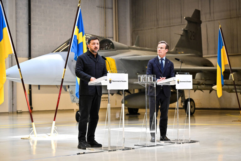 suecia-vai-fornecer-36-cacas-gripen-para-a-ucrania