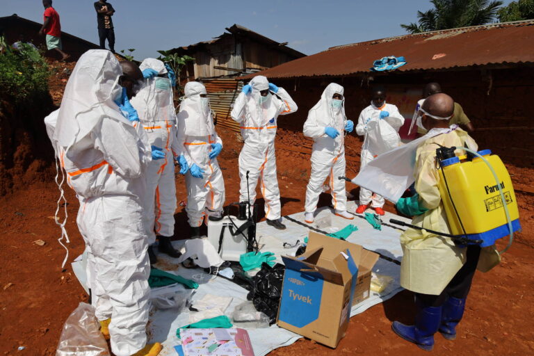 Surto de ebola é o primeiro teste da ausência dos EUA na saúde global surto-de-ebola-e-o-primeiro-teste-da-ausencia-dos-eua-na-saude-global