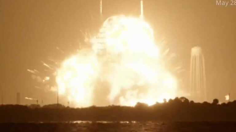 foguete-da-blue-origin,-de-jeff-bezos,-explode-durante-teste-antes-de-lancamento