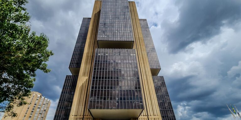 contas-publicas-registram-saldo-de-mais-de-r$-24,6-bilhoes-em-abril