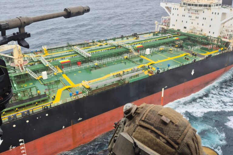 França apreende petroleiro russo da ‘frota fantasma’; Kremlin chama ação de ilegal franca-apreende-petroleiro-russo-da-‘frota-fantasma’;-kremlin-chama-acao-de-ilegal