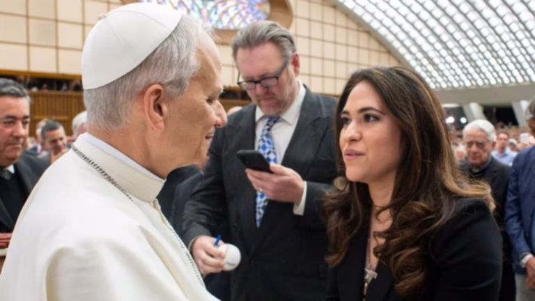 Papa nomeia mulher sem votos religiosos para liderar dicastério pela 1ª vez papa-nomeia-mulher-sem-votos-religiosos-para-liderar-dicasterio-pela-1a-vez