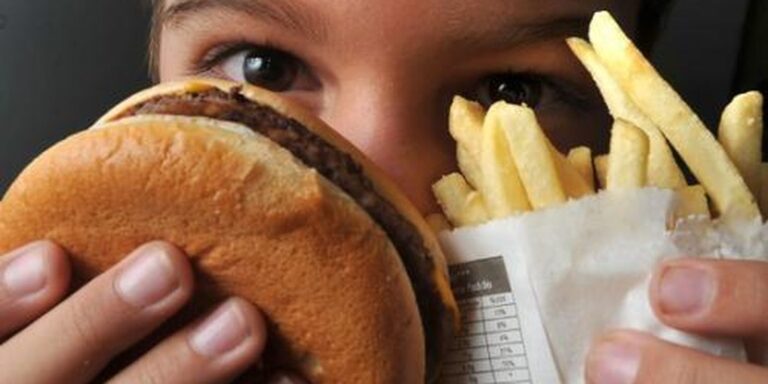 excesso-de-telas-contribui-para-obesidade-de-jovens,-diz-nutricionista