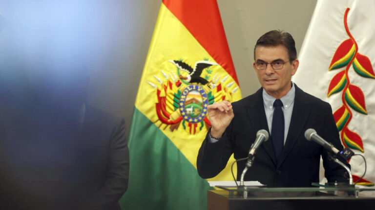 Presidente da Bolívia acusa o crime organizado de financiar protestos no país presidente-da-bolivia-acusa-o-crime-organizado-de-financiar-protestos-no-pais