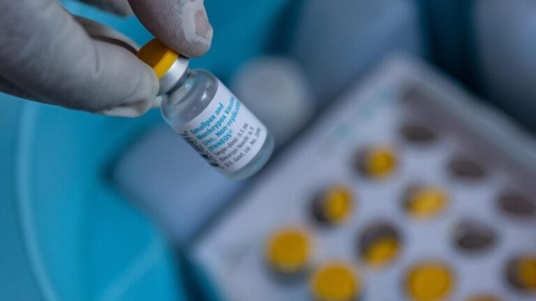 Cientistas enfrentam acusações federais por entrarem ilegalmente com vírus nos EUA cientistas-enfrentam-acusacoes-federais-por-entrarem-ilegalmente-com-virus-nos-eua
