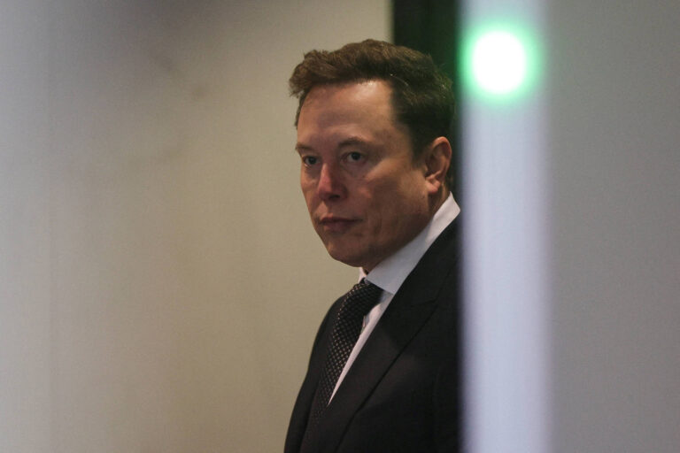 elon-musk-desvia-seu-foco-da-spacex-e-faz-enxurrada-de-posts-sobre-reino-unido
