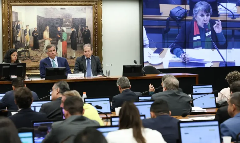 comissao-da-camara-aprova-reducao-da-maioridade-penal-para-16-anos