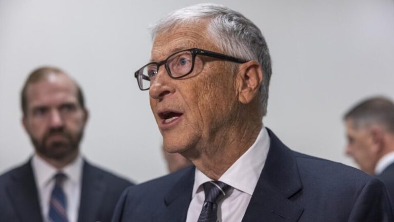 Bill Gates nega conhecimento dos crimes de Epstein e acusa financista de chantageá-lo bill-gates-nega-conhecimento-dos-crimes-de-epstein-e-acusa-financista-de-chantagea-lo