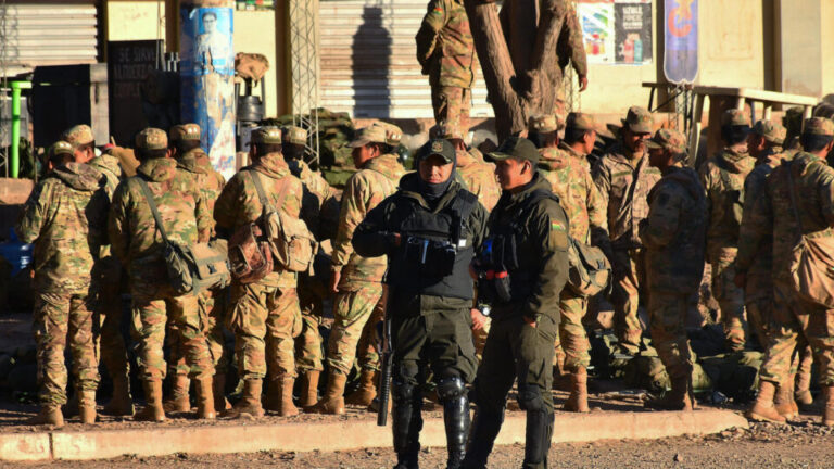 arma-diplomatica:-eua-negarao-visto-de-quem-participar-de-protestos-violentos-na-bolivia