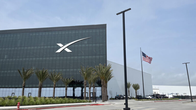 spacex,-de-musk,-estreia-na-bolsa-dos-eua-como-uma-das-empresas-mais-valiosas-do-pais