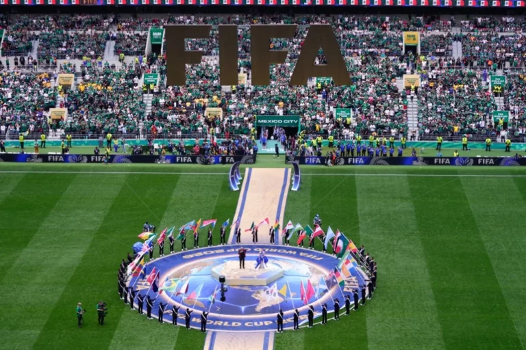 É a primeira vez que um país em guerra sedia uma Copa do Mundo, aponta historiador e-a-primeira-vez-que-um-pais-em-guerra-sedia-uma-copa-do-mundo,-aponta-historiador