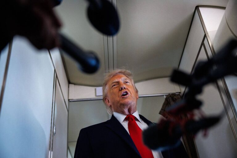 Trump intensifica ataques contra jornalistas após pesquisas registrarem queda de popularidade trump-intensifica-ataques-contra-jornalistas-apos-pesquisas-registrarem-queda-de-popularidade