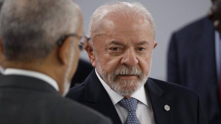 Após frieza na foto do G7, Lula e Trump se cumprimentam: Bom trabalho apos-frieza-na-foto-do-g7,-lula-e-trump-se-cumprimentam:-bom-trabalho