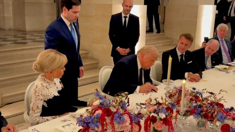 trump-assina-na-franca-acordo-com-ira-para-encerrar-a-guerra-e-abrir-o-ormuz