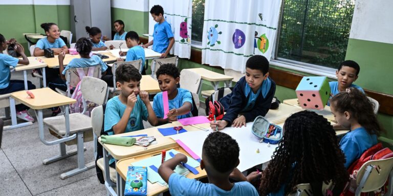 Governo fixa em R$ 5,1 mil novo piso nacional do magistério governo-fixa-em-r$-5,1-mil-novo-piso-nacional-do-magisterio