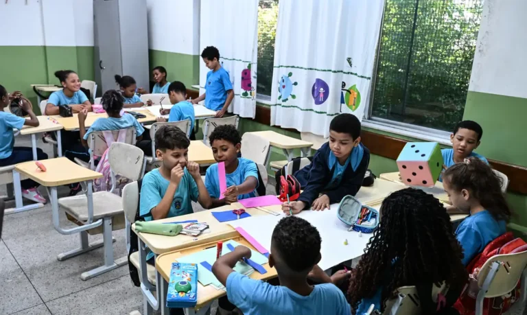 Governo fixa em R$ 5,1 mil novo piso nacional do magistério governo-fixa-em-r$-5,1-mil-novo-piso-nacional-do-magisterio