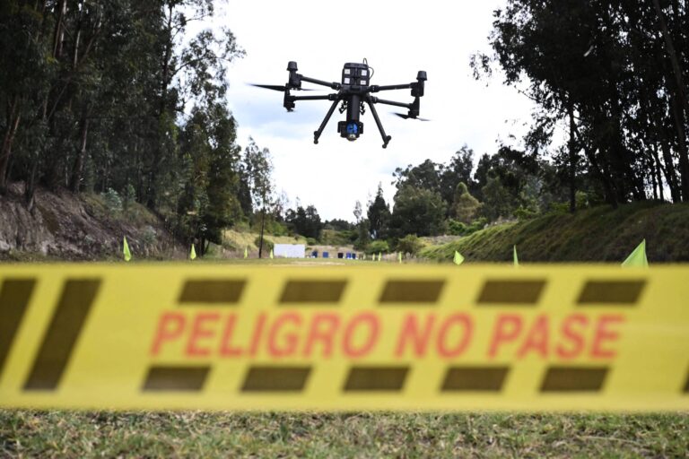 eleito-na-colombia-precisara-lidar-com-guerrilhas-armadas-ate-com-drones