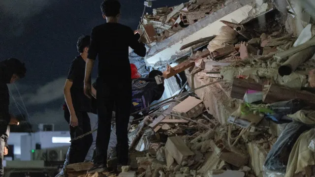 Terremoto De 7,5 Derruba Prédios Em Caracas; Há 164 Mortes Já Confirmadas terremoto-de-7,5-derruba-predios-em-caracas;-ha-164-mortes-ja-confirmadas