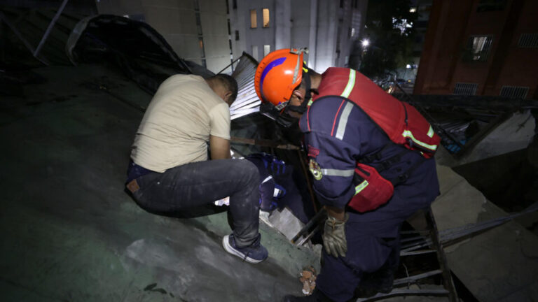 EUA enviam equipes de elite à Venezuela para ajudar na busca e resgate de vítimas dos terremotos eua-enviam-equipes-de-elite-a-venezuela-para-ajudar-na-busca-e-resgate-de-vitimas-dos-terremotos