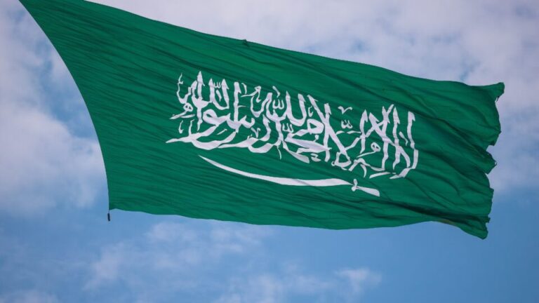 helicoptero-da-saudi-aramco-cai-e-deixa-14-mortos-na-arabia-saudita