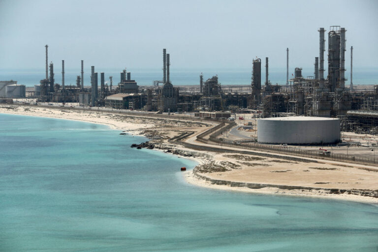 Helicóptero de petroleira estatal cai na Arábia Saudita e mata ao menos 14 pessoas helicoptero-de-petroleira-estatal-cai-na-arabia-saudita-e-mata-ao-menos-14-pessoas