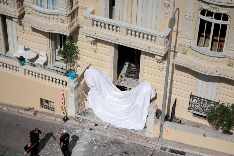 Explosão de ‘pacote-bomba’ deixa oligarca ucraniano e mais dois feridos em Mônaco explosao-de-‘pacote-bomba’-deixa-oligarca-ucraniano-e-mais-dois-feridos-em-monaco