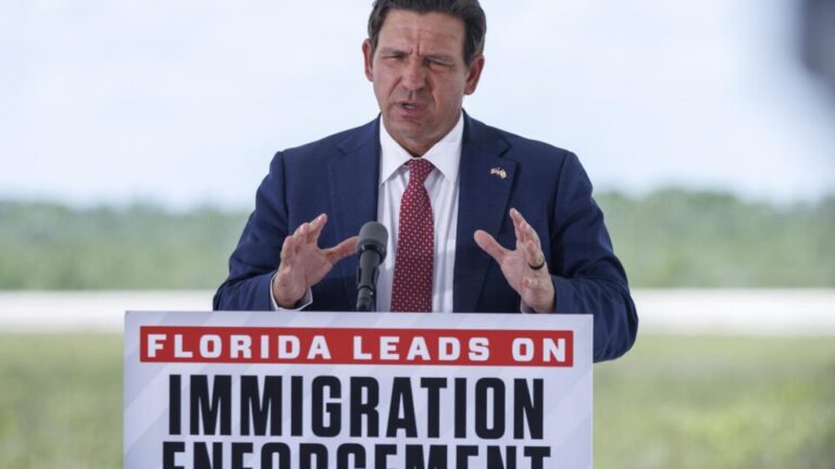Flórida proíbe imigrantes ilegais de se matricularem em faculdades públicas estaduais florida-proibe-imigrantes-ilegais-de-se-matricularem-em-faculdades-publicas-estaduais