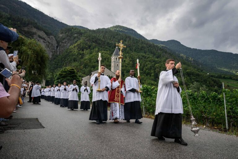 Grupo ultratradicionalista desafia Vaticano e ordena quatro bispos sem aval do papa Leão 14 grupo-ultratradicionalista-desafia-vaticano-e-ordena-quatro-bispos-sem-aval-do-papa-leao-14