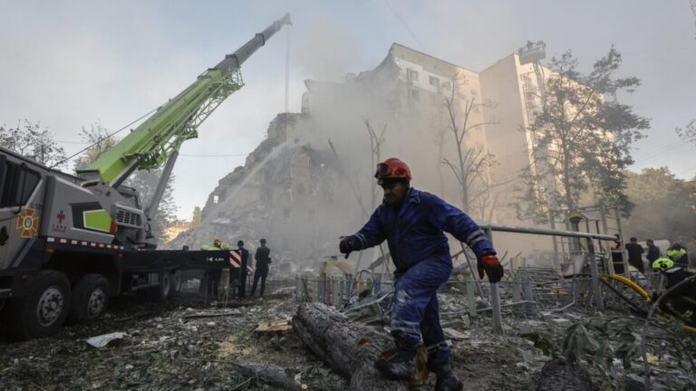 Desesperada com ganhos da Ucrânia, Rússia lança grande ataque e mata 20 em Kiev desesperada-com-ganhos-da-ucrania,-russia-lanca-grande-ataque-e-mata-20-em-kiev