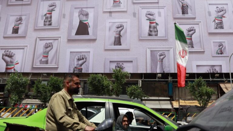 romenos-sao-condenados-na-inglaterra-por-esfaquear-jornalista-iraniano-a-mando-de-teera