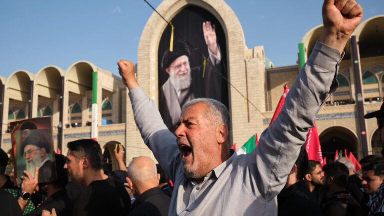 sucessor-de-ali-khamenei-nao-vai-ao-funeral-do-proprio-pai,-no-ira