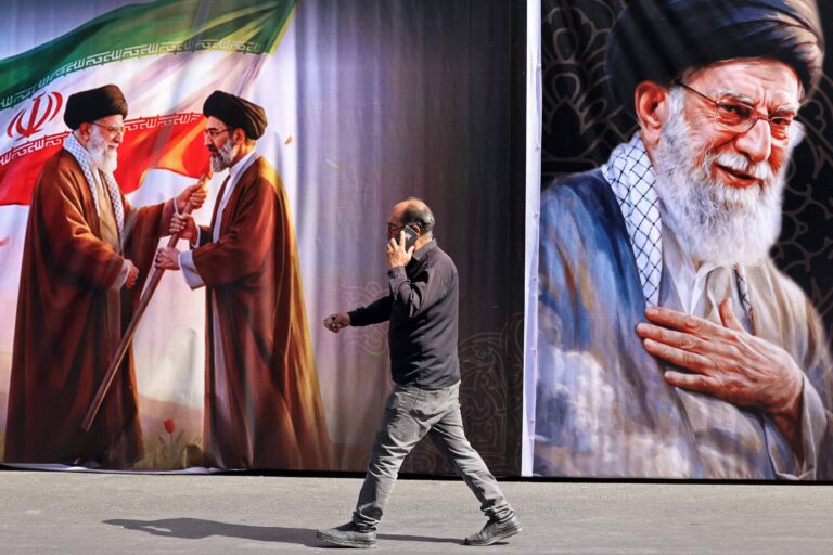 tres-filhos-do-aiatola-khamenei-aparecem-em-funeral,-mas-nao-seu-sucessor