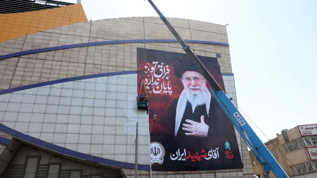 Funeral De Khamenei Começa Hoje Em Teerã E Prolonga-Se Por Seis Dias funeral-de-khamenei-comeca-hoje-em-teera-e-prolonga-se-por-seis-dias