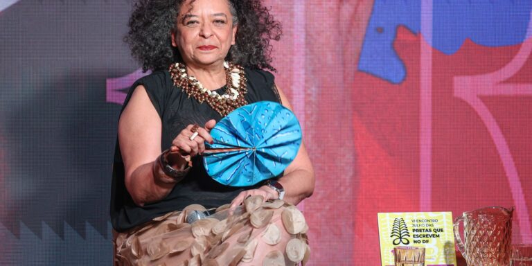 ana-maria-goncalves-e-seu-um-defeito-de-cor-chegam-a-abl