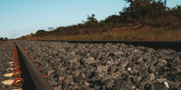 Trânsito na ferrovia de Carajás volta aos poucos após descarrilamento transito-na-ferrovia-de-carajas-volta-aos-poucos-apos-descarrilamento