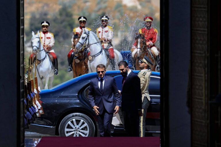 Bombas explodem em Damasco durante visita de Macron bombas-explodem-em-damasco-durante-visita-de-macron