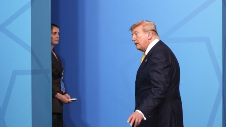 Trump volta a sugerir cortar comércio com a Espanha e anexar Groenlândia trump-volta-a-sugerir-cortar-comercio-com-a-espanha-e-anexar-groenlandia