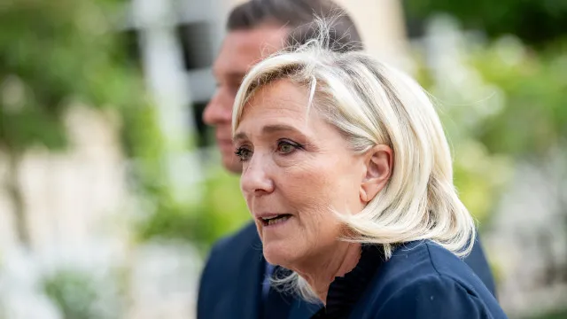 Marine Le Pen Poderá Concorrer à Presidência, Mas Com Tornozeleira, Decide Justiça Na França marine-le-pen-podera-concorrer-a-presidencia,-mas-com-tornozeleira,-decide-justica-na-franca