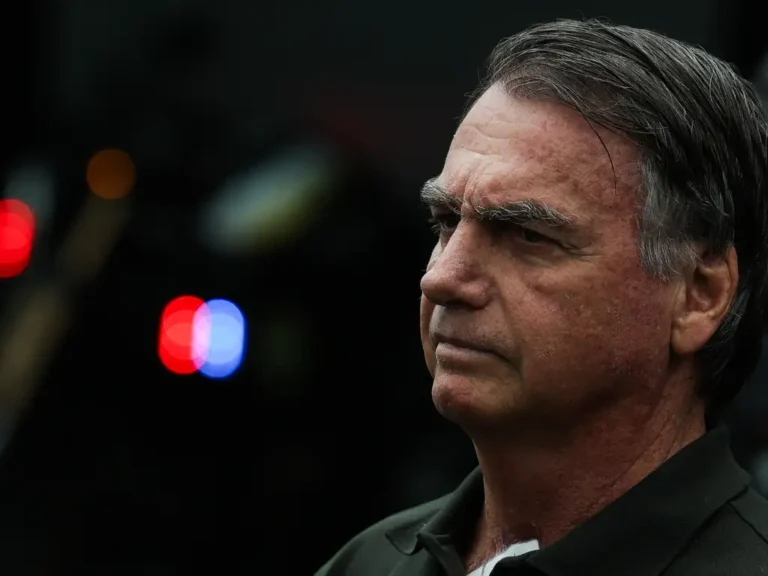 por-ordem-de-moraes,-pf-faz-busca-por-armas-na-casa-de-bolsonaro