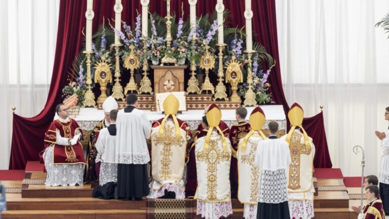 Bispos proíbem católicos de assistir missas da FSSPX bispos-proibem-catolicos-de-assistir-missas-da-fsspx