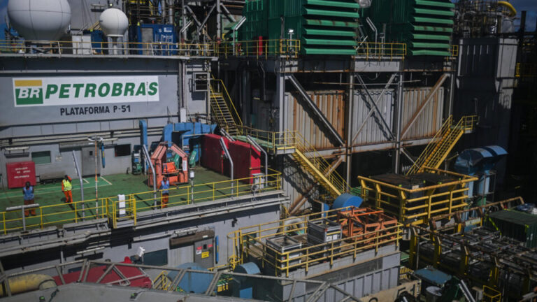Bolívia anuncia ajuda da Petrobras para tornar estatal do país mais eficiente bolivia-anuncia-ajuda-da-petrobras-para-tornar-estatal-do-pais-mais-eficiente