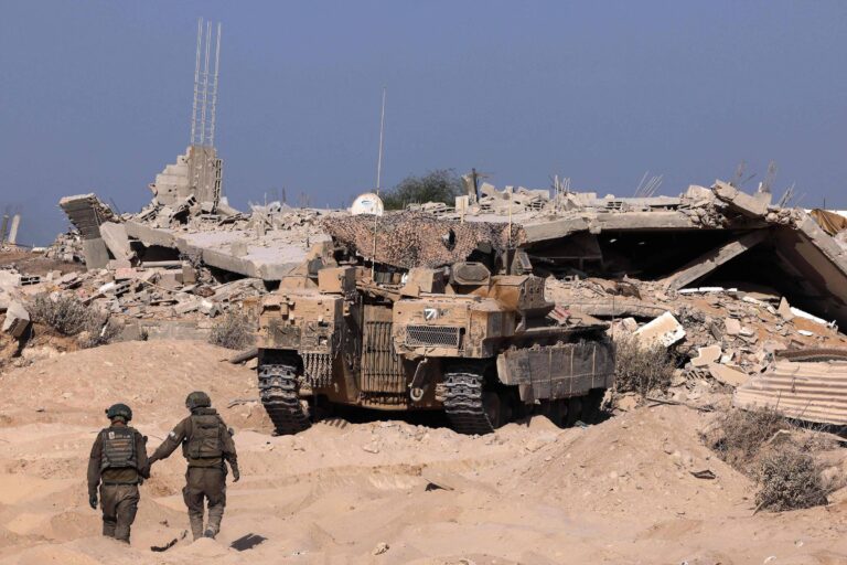 Exército israelense investiga soldado que publicou foto de prisioneiro torturado exercito-israelense-investiga-soldado-que-publicou-foto-de-prisioneiro-torturado