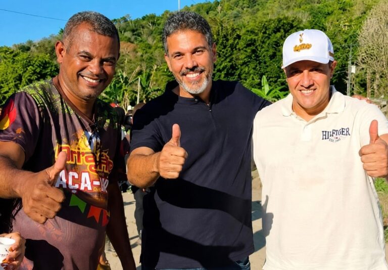 rafa-de-hildecio-conquista-o-publico-durante-o-10o-arrastao-do-caca-pinga,-em-laje
