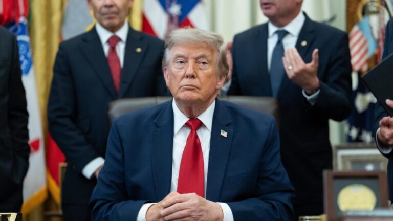 Trump vai denunciar vulnerabilidades em urnas eletrônicas dos EUA em discurso, diz agência trump-vai-denunciar-vulnerabilidades-em-urnas-eletronicas-dos-eua-em-discurso,-diz-agencia