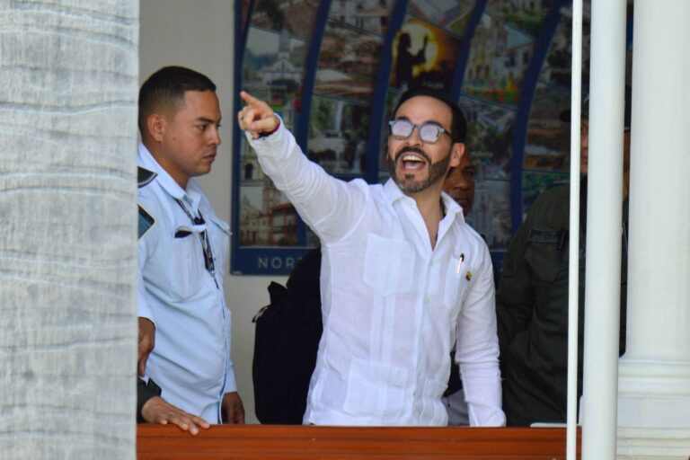 Presidente eleito da Colômbia anuncia fim dos diálogos de paz com guerrilhas presidente-eleito-da-colombia-anuncia-fim-dos-dialogos-de-paz-com-guerrilhas