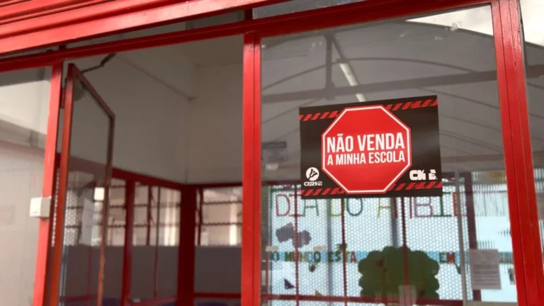 educadores-se-mobilizam-contra-leilao-de-98-escolas-estaduais-no-rs-nesta-quinta-feira-(16)